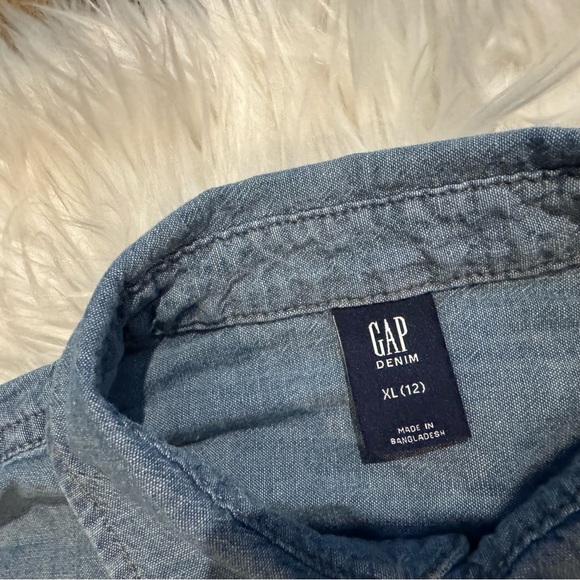 GAP Boys Denim Chambray Button Down Shirt XL 12 Blue Long Sleeve - Picture 2 of 5